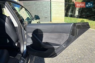 Седан Tesla Model 3 2022 в Бориславі