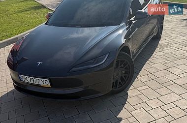 Седан Tesla Model 3 2025 в Рівному