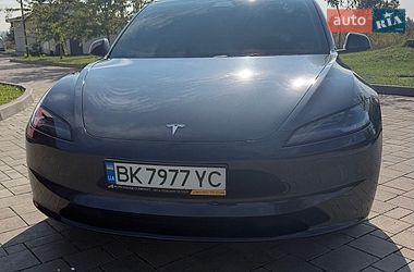 Седан Tesla Model 3 2025 в Рівному