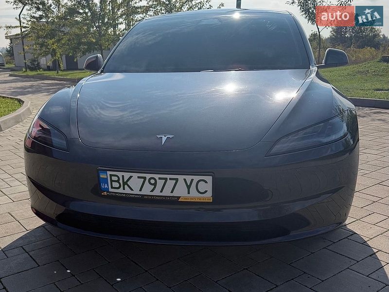 Седан Tesla Model 3 2025 в Рівному