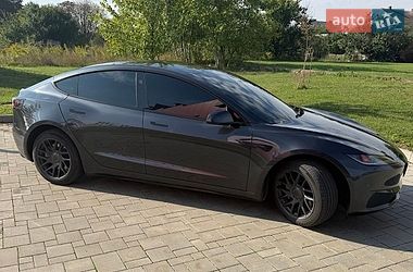 Седан Tesla Model 3 2025 в Рівному