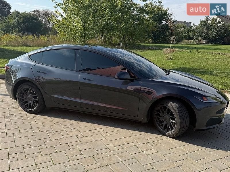 Седан Tesla Model 3 2025 в Рівному