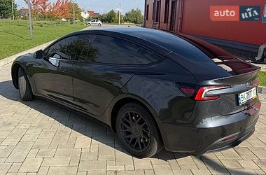 Седан Tesla Model 3 2025 в Рівному