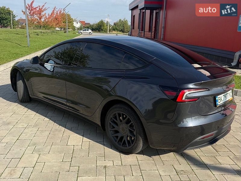 Седан Tesla Model 3 2025 в Рівному