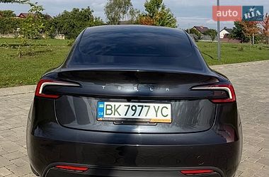 Седан Tesla Model 3 2025 в Рівному