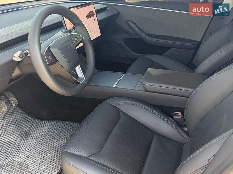 Седан Tesla Model 3 2025 в Рівному