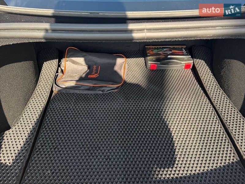 Седан Tesla Model 3 2025 в Рівному