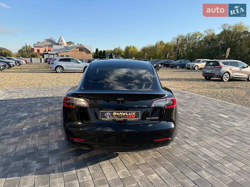 Седан Tesla Model 3 2021 в Коломые