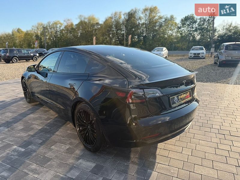 Седан Tesla Model 3 2021 в Коломые