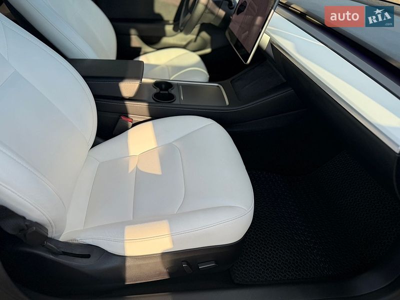 Седан Tesla Model 3 2021 в Коломые