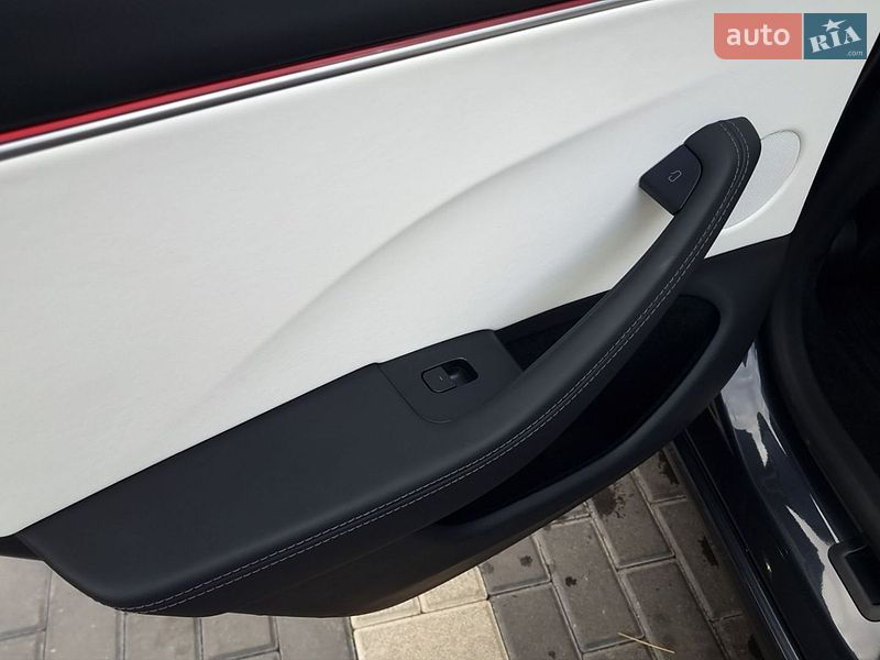 Седан Tesla Model 3 2025 в Кропивницькому