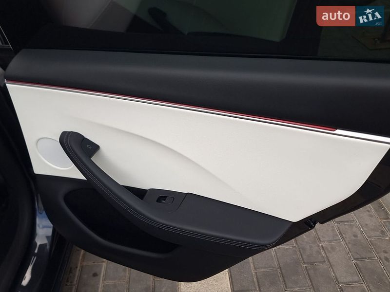 Седан Tesla Model 3 2025 в Кропивницькому