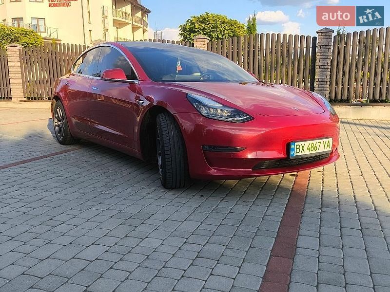 Седан Tesla Model 3 2018 в Староконстантинове