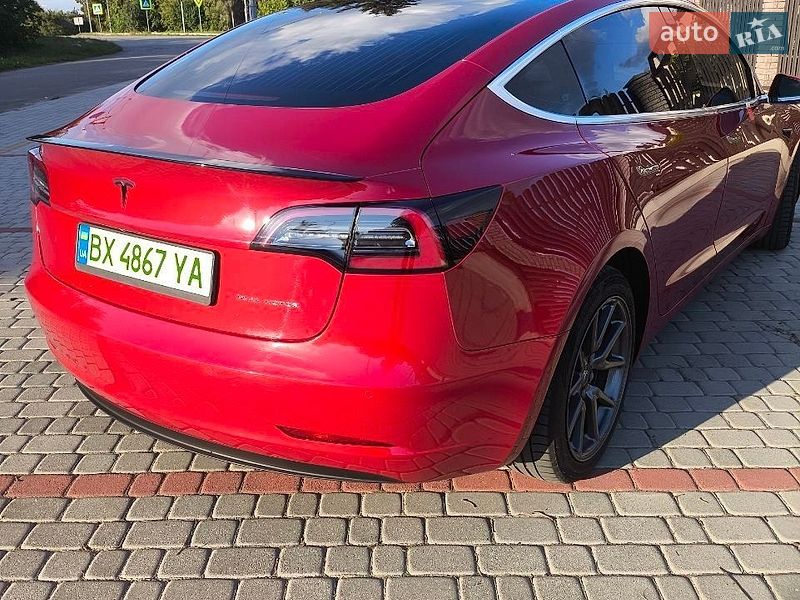 Седан Tesla Model 3 2018 в Староконстантинове
