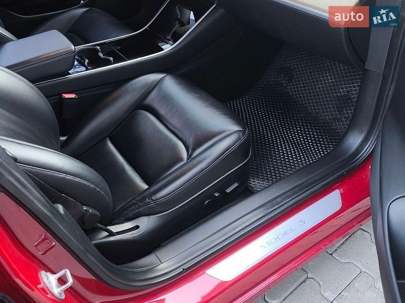 Седан Tesla Model 3 2018 в Староконстантинове