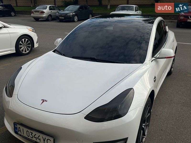 Седан Tesla Model 3 2020 в Києві