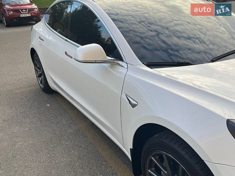 Седан Tesla Model 3 2020 в Києві