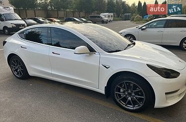 Седан Tesla Model 3 2020 в Києві