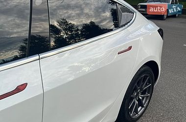 Седан Tesla Model 3 2020 в Києві