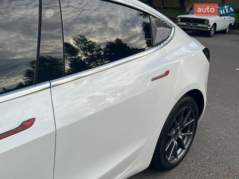 Седан Tesla Model 3 2020 в Києві