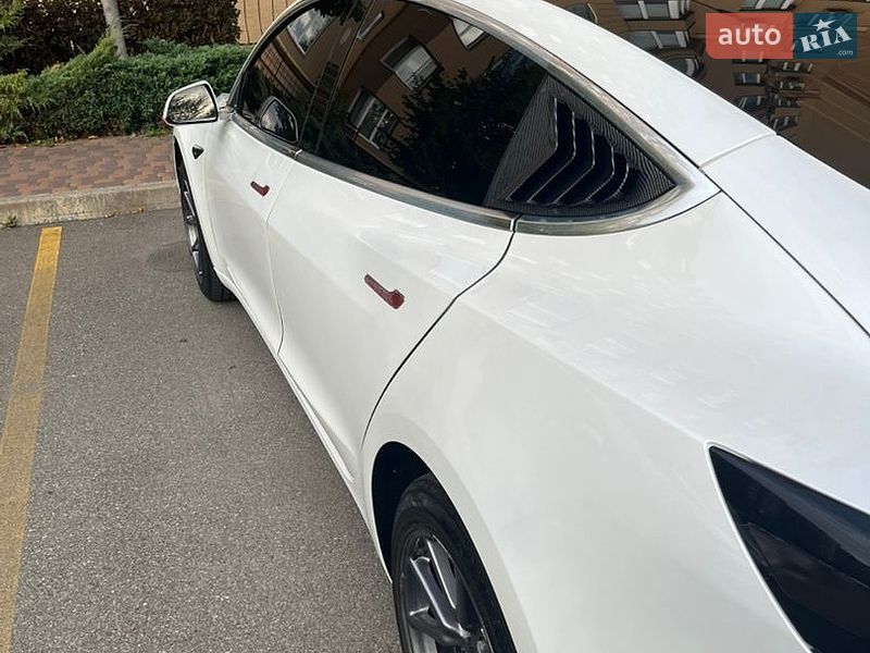 Седан Tesla Model 3 2020 в Києві