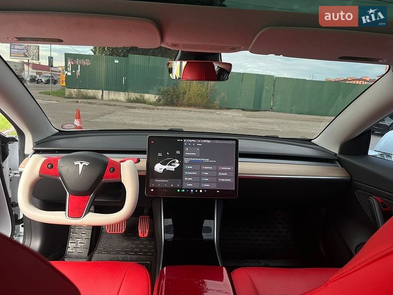Седан Tesla Model 3 2020 в Києві