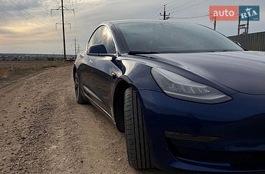 Седан Tesla Model 3 2018 в Авангарде