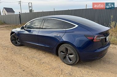 Седан Tesla Model 3 2018 в Авангарде