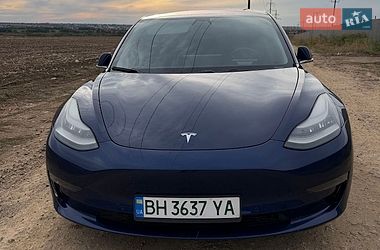 Седан Tesla Model 3 2018 в Авангарде