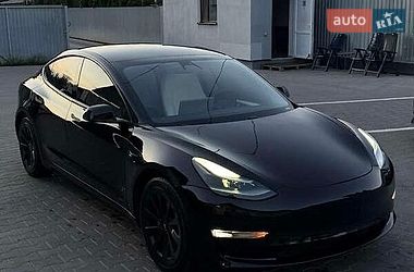 Седан Tesla Model 3 2021 в Львові