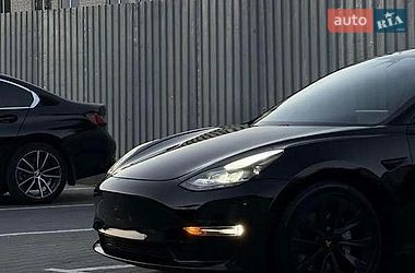 Седан Tesla Model 3 2021 в Львові