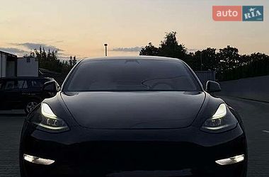 Седан Tesla Model 3 2021 в Львові