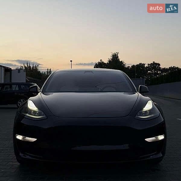 Седан Tesla Model 3 2021 в Львові