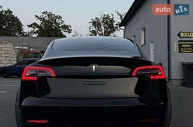 Седан Tesla Model 3 2021 в Львові