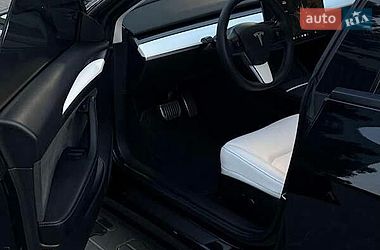Седан Tesla Model 3 2021 в Львові
