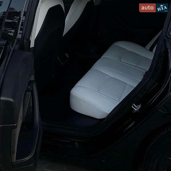 Седан Tesla Model 3 2021 в Львові