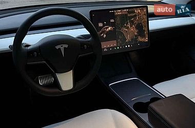 Седан Tesla Model 3 2021 в Львові