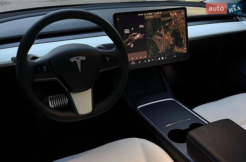 Седан Tesla Model 3 2021 в Львові