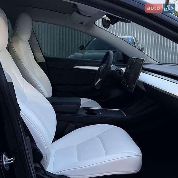 Седан Tesla Model 3 2021 в Львові