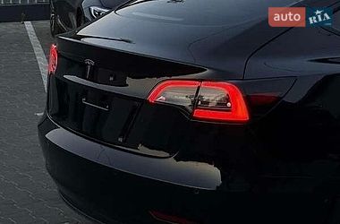Седан Tesla Model 3 2021 в Львові