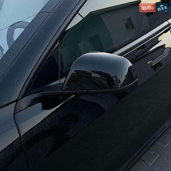 Седан Tesla Model 3 2021 в Львові