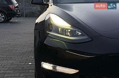Седан Tesla Model 3 2021 в Львові
