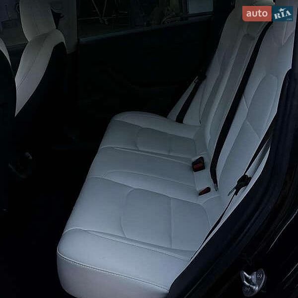 Седан Tesla Model 3 2021 в Львові