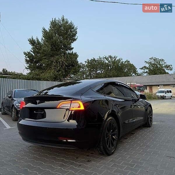 Седан Tesla Model 3 2021 в Львові