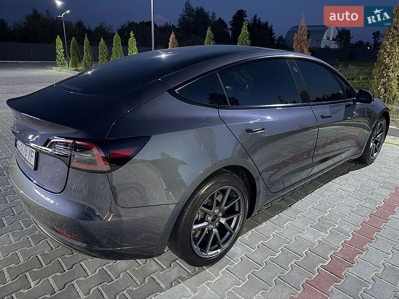 Седан Tesla Model 3 2023 в Львові
