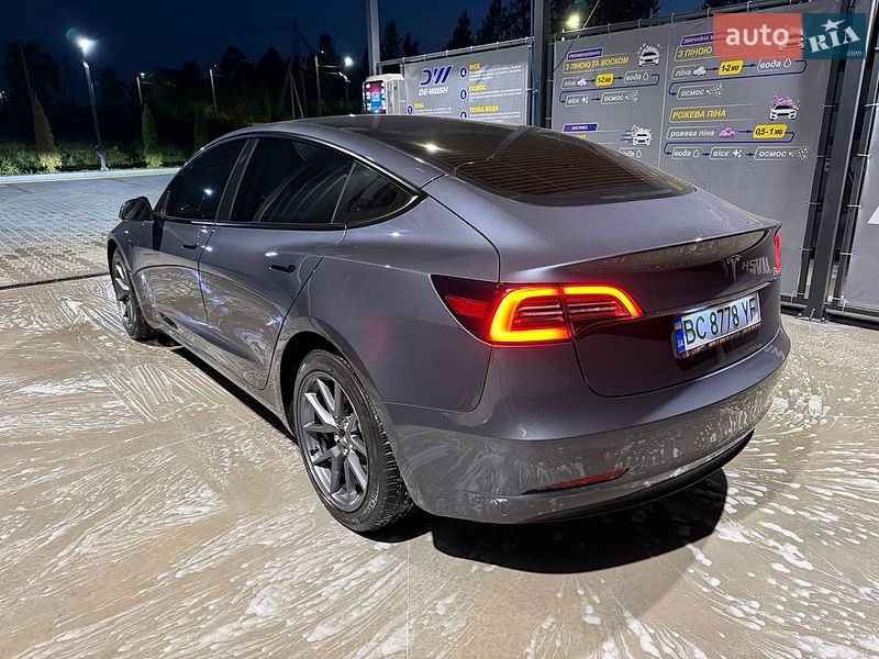 Седан Tesla Model 3 2023 в Львові