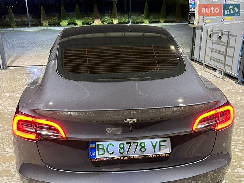 Седан Tesla Model 3 2023 в Львові