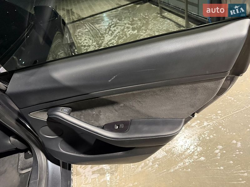 Седан Tesla Model 3 2023 в Львові