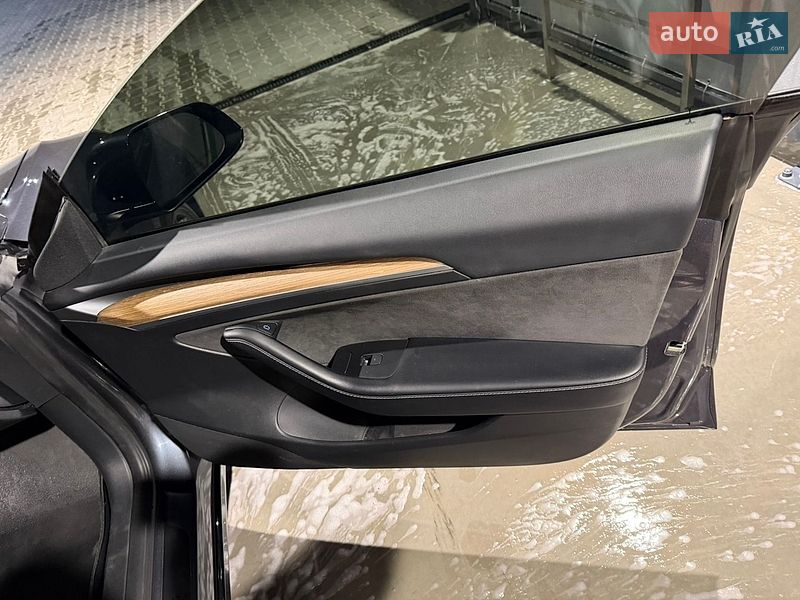 Седан Tesla Model 3 2023 в Львові