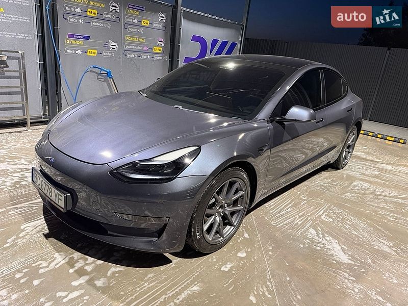 Седан Tesla Model 3 2023 в Львові